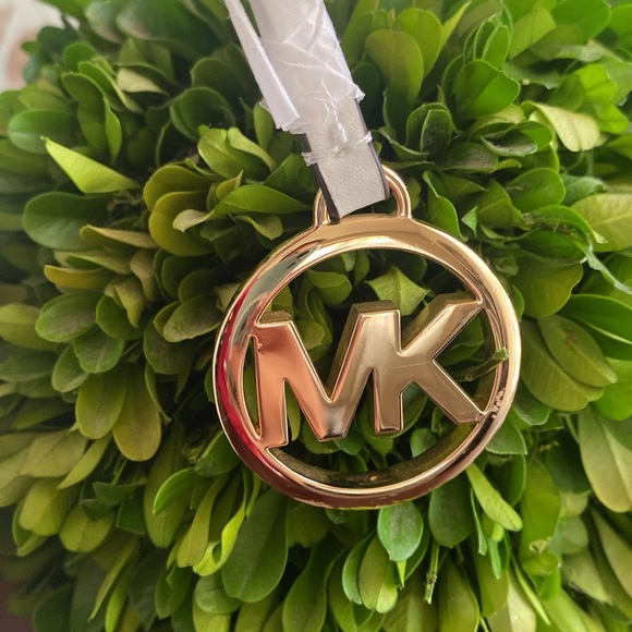 MICHAEL Michael Kors BEDFORD🤍WHITE🤍LEATHER MEDIUM CRESCENT SHOULDER BAG🌟NWT🌟 - Picture 10 of 17